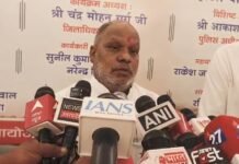 उत्तर प्रदेश : डीडीयू नगर पहुंचे राज्यमंत्री हंसराज विश्वकर्मा का सपा पर पलटवार, बोले- भ्रष्टाचार पर सरकार की जीरो टॉलरेंस नीति, दोषी कोई भी हो होगी कार्रवाई