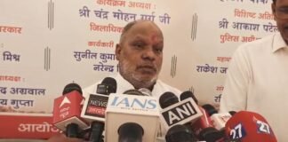 उत्तर प्रदेश : डीडीयू नगर पहुंचे राज्यमंत्री हंसराज विश्वकर्मा का सपा पर पलटवार, बोले- भ्रष्टाचार पर सरकार की जीरो टॉलरेंस नीति, दोषी कोई भी हो होगी कार्रवाई