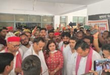 UP: महंगाई, बिजली दरों और बिगड़ी कानून व्यवस्था के खिलाफ सपा का प्रदर्शन, सौंपा ज्ञापन