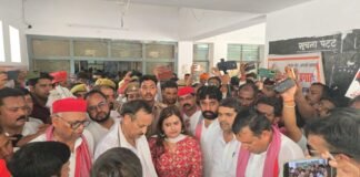 UP: महंगाई, बिजली दरों और बिगड़ी कानून व्यवस्था के खिलाफ सपा का प्रदर्शन, सौंपा ज्ञापन