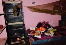 उत्तर प्रदेश : रामायण कार्यक्रम के दौरान छत पर सो रहा था परिवार तभी घर से 12 लाख के जेवरात पर चोरों ने किए हाथ साफ
