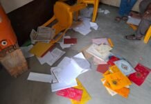 उत्तर प्रदेश : ऑफिस में घुसकर तोड़फोड़ और जातिसूचक टिप्पणी का आरोप, सभासद ने पुलिस से की कार्रवाई की मांग