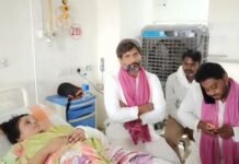चंदौली: सपा नेत्री गार्गी पटेल से मिलने पहुंचे राष्ट्रीय प्रवक्ता, भाजपा पर साधा निशाना