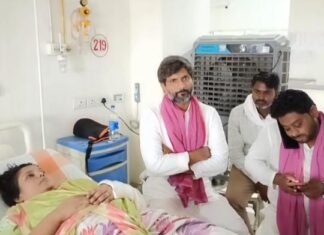 चंदौली: सपा नेत्री गार्गी पटेल से मिलने पहुंचे राष्ट्रीय प्रवक्ता, भाजपा पर साधा निशाना