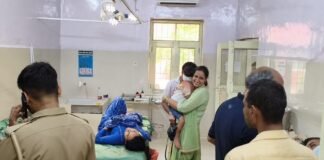 उत्तर प्रदेश : हरिद्वार जा रहे परिवार की कार को तेज रफ्तार वैगनआर ने मारी टक्कर, महिला-मासूम समेत 4 की मौत; 3 गंभीर घायल