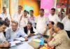 उत्तर प्रदेश : फाइल मांगने पहुंचे अधिवक्ता पर बाबू ने धारदार हथियार से किया हमला, वकीलों ने घेरा तहसील परिसर