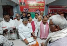 बलिया : अधूरी परियोजनाओं पर धरने की चेतावनी, सपा सांसद ने दी 30 अगस्त तक की डेडलाइन; बोले- 12 साल में जनता को सिर्फ धोखा मिला