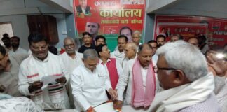 बलिया : अधूरी परियोजनाओं पर धरने की चेतावनी, सपा सांसद ने दी 30 अगस्त तक की डेडलाइन; बोले- 12 साल में जनता को सिर्फ धोखा मिला