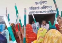 Uttar Pradesh : अमेठी में सूखी नहरों से किसान परेशान : महिला किसानों ने नहर विभाग कार्यालय पर किया प्रदर्शन