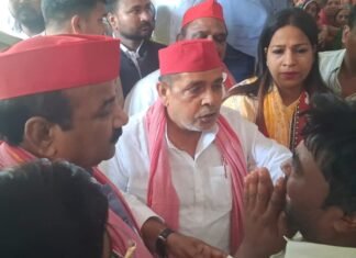 उत्तर प्रदेश : सपा प्रदेश अध्यक्ष श्यामलाल पाल पहुंचे अमेठी, मृतक बुजुर्ग के परिजनों से की मुलाकात, अखिलेश यादव ने दी एक लाख रुपये की आर्थिक सहायता