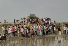 उत्तर प्रदेश : बाराबंकी में भैंस चराने निकले दो बच्चों की नदी में डूबने से मौत, गांव में पसरा मातम
