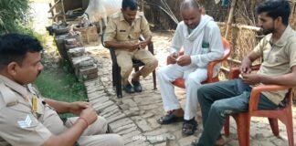 उत्तर प्रदेश : मुख्यमंत्री के गोण्डा आगमन पर सपा नेता सुभाष गौतम को पुलिस ने किया नजरबंद, घर पर तैनात रहा प्रशासन