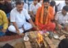 Uttar Pradesh: स्वास्थ्य सुविधाओं को लेकर हाथरस के लोगों का आक्रोश, बैठे अनिश्चितकालीन धरने पर…