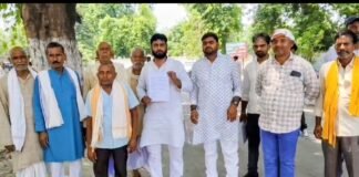 Uttar Pradesh : गंगा के कटान से अस्तित्व के संकट में नौरंगा गांव, ग्रामीणों ने जिला अधिकारी से की युद्ध स्तर पर ठोकर निर्माण की मांग