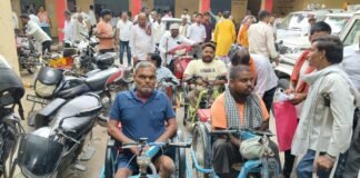 उत्तर प्रदेश : अमेठी में दिव्यांग प्रतिनिधियों से दुर्व्यवहार का आरोप; एसडीएम को सौंपा ज्ञापन, कार्रवाई की मांग