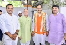 गोंडा: परसपुर और करनैलगंज विकास खंडों में मीटिंग हॉल निर्माण की मांग, विधायक ने उपमुख्यमंत्री केशव प्रसाद मौर्य से की मुलाकात