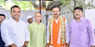 गोंडा: परसपुर और करनैलगंज विकास खंडों में मीटिंग हॉल निर्माण की मांग, विधायक ने उपमुख्यमंत्री केशव प्रसाद मौर्य से की मुलाकात