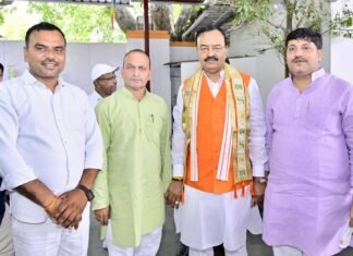 गोंडा: परसपुर और करनैलगंज विकास खंडों में मीटिंग हॉल निर्माण की मांग, विधायक ने उपमुख्यमंत्री केशव प्रसाद मौर्य से की मुलाकात