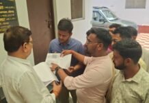 गोंडा में डीएलए पर अनियमितता और धन मांगने का आरोप, जिलाधिकारी से शिकायत