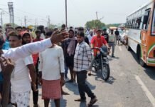 मिर्जापुर: मासूम की मौत पर फूटा ग्रामीणों का गुस्सा, टोल प्लाजा के पास लगाया जाम