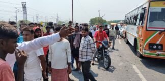 मिर्जापुर: मासूम की मौत पर फूटा ग्रामीणों का गुस्सा, टोल प्लाजा के पास लगाया जाम