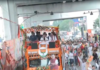 लखनऊ: BJP राष्ट्रीय अध्यक्ष नितिन नवीन का भव्य रोड शो, 18 किमी लंबे मार्ग पर फूलों की बारिश