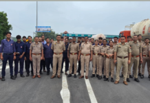 UP: किसानों के दिल्ली मार्च को लेकर हाई अलर्ट: महुअन टोल पर पुलिस का पहरा; नहीं निकला कोई जत्था