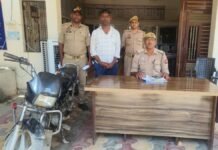 UP: फर्जी नंबर प्लेट लगाकर चला रहा था चोरी की बाइक, मुगलसराय पुलिस ने आरोपी को दबोचा