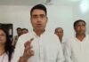 UP: अमेठी में 40 साल पुराने मकान पर बुलडोजर चलाने के विरोध में कांग्रेस का प्रदर्शन, मजिस्ट्रेट को सौंपा ज्ञापन