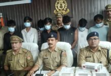 UP: वाराणसी में 5 लाख लूटकांड का खुलासा, 8 आरोपी गिरफ्तार, मुठभेड़ में मुख्य आरोपी के पैर में लगी गोली