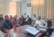 UP: मथुरा में गेस्ट हाउस संचालकों का फूटा गुस्सा, प्रशासन के सामने रखी बड़ी मांग