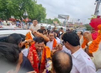 चंदौली: BJP प्रदेश अध्यक्ष पंकज चौधरी का भव्य स्वागत, फूल-मालाओं और नारों से गूंजा शहर