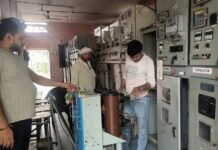 16 घंटे से अंधेरे में 260 गांव! UP के इस जिले में बारिश के बाद बिजली व्यवस्था ध्वस्त