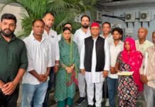 मेरठ ललिता गौतम हत्याकांड: अखिलेश यादव से मिला पीड़ित परिवार, 2 लाख की सहायता और न्याय का दिया भरोसा