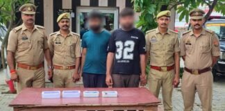मदद के बहाने बदल देते थे कार्ड, रायबरेली पुलिस ने 107 ATM कार्ड के साथ दो शातिर ठगों को दबोचा