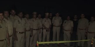 UP: मथुरा में पुलिस मुठभेड़, हत्या के मामले में वांछित दो बदमाश गिरफ्तार, दोनों के पैर में लगी गोली