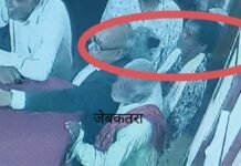 UP: रजिस्ट्रार के सामने कट गई जेब! रजिस्ट्री ऑफिस में जेबकतरों की सक्रियता बढ़ी, वीडियो हुआ वायरल, सुरक्षा पर सवाल