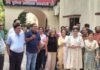 UP: डॉ. अमित सिंह की गिरफ्तारी पर रायबरेली के डॉक्टरों का विरोध, ओपीडी बंद कर पुलिस कार्रवाई पर जताया आक्रोश