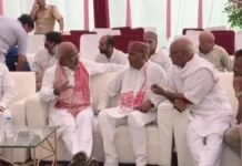 UP: अमेठी पहुंचे जल शक्ति मंत्री स्वतंत्र देव सिंह, पूर्व विधायक दादा तेजभान सिंह की तेरहवीं में दी श्रद्धांजलि