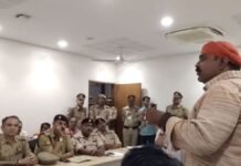 वाराणसी: सावन में ज्ञानवापी परिसर में नमाज पर रोक की मांग, शिवसेना ने मंदिर प्रशासन को सौंपा ज्ञापन
