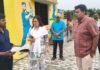 सीतापुर: डीएम का औचक निरीक्षण, इंटरलॉकिंग उखड़वाकर परखी निर्माण कार्यों की गुणवत्ता, अधिकारियों को दी चेतावनी