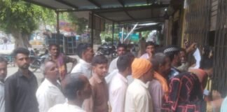 UP: बरेली में खाद संकट गहराया, पीओएस मशीन खराब होने से घंटों लाइन में खड़े रहे किसान, खाली हाथ लौटने को मजबूर