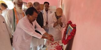 UP: मिर्जापुर पहुंचे कांग्रेस प्रदेश अध्यक्ष अजय राय, सपा गठबंधन से लेकर राम मंदिर मुद्दे तक सरकार पर साधा निशाना