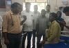 सांप ने डसा तो युवक ने कर दिया बवाल! जिंदा नाग को बाल्टी में बंद कर पहुंच गया अस्पताल