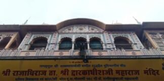 मथुरा: द्वारकाधीश मंदिर के मुख्य द्वार पर दानपात्र का ताला तोड़कर चोरी, व्यापारियों में आक्रोश