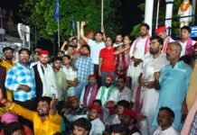 UP: अखिलेश यादव की गिरफ्तारी के विरोध में सपा का जोरदार प्रदर्शन, धर्मेंद्र प्रधान के इस्तीफे की मांग