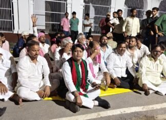 दिल्ली से बलिया तक हाहाकार…अखिलेश की गिरफ्तारी पर भड़के बागी सपाई