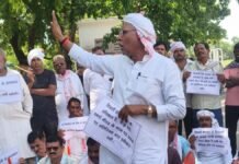 युवा, किसान और बिजली के मुद्दों पर कांग्रेस का हल्ला बोल…बलिया मे डीएम कार्यालय का घेराव