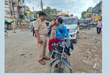 UP: पीडीडीयू नगर में यातायात पुलिस का सघन अभियान: 500 वाहनों का चालान, 15 लाख रुपये का जुर्माना