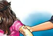 UP: पत्नी को अकेली देखकर रात 10 बजे घर में घुसा युवक, छेड़छाड़ का आरोप, शोर मचाते ही धमकी देकर भागा